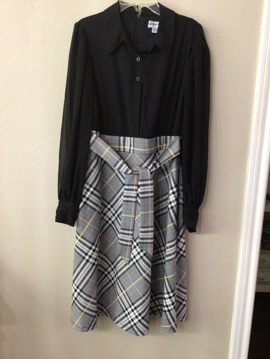 Dresses & Skirts - Shelby & Palmer Cute dress. Size 6. In great shape.